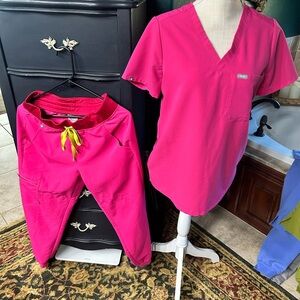 Figs shockingPink Scrub Top and bottom size s/p